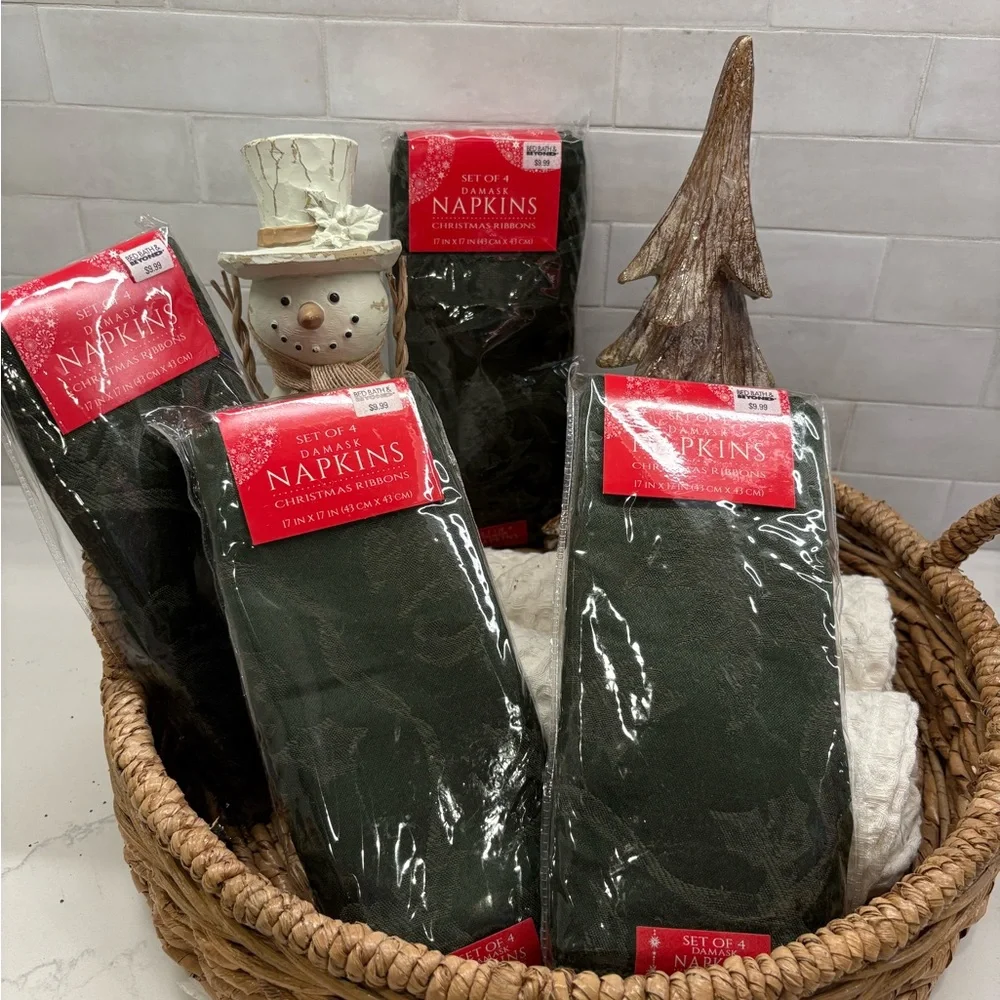 Bed Bath & Beyond Dark Green Christmas Napkins Set